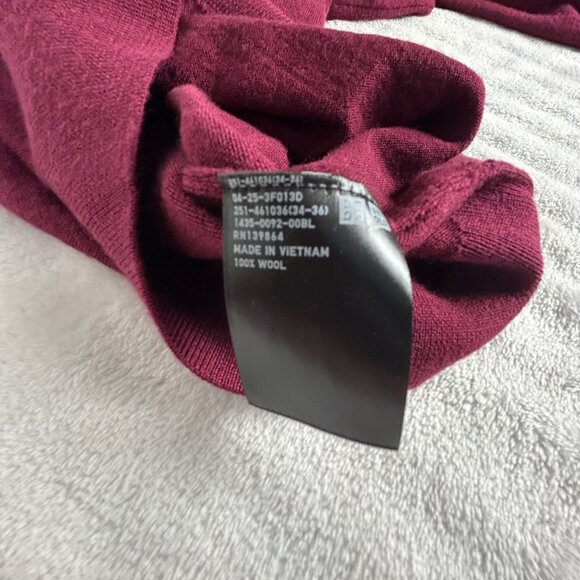 Uniqlo Unisex Small 100% Wool Crewneck Sweater Burgundy Pullover Casual Outdoor - Picture 4 of 8